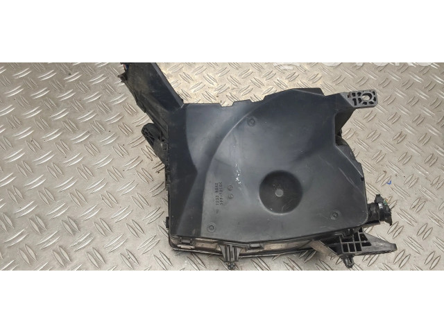   Pojistková skříňka    Toyota Auris 150 2008