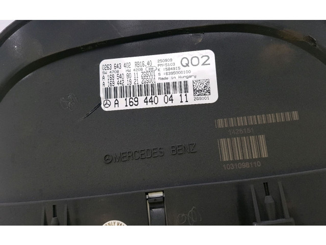 Přístrojová deska  Mercedes-Benz B W245 2009 1694400411  