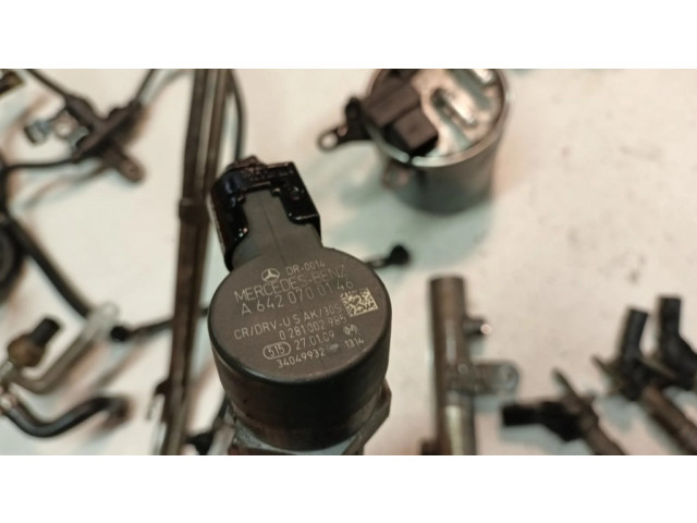 Vstřikovač A6420701187, 0445116026   Mercedes-Benz E W212  pro naftový motor 3.0 642850 