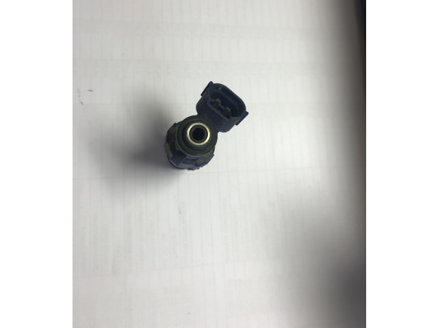 Vstřikovač 353102B000   Hyundai i30  pro benzínový motor 1.6  