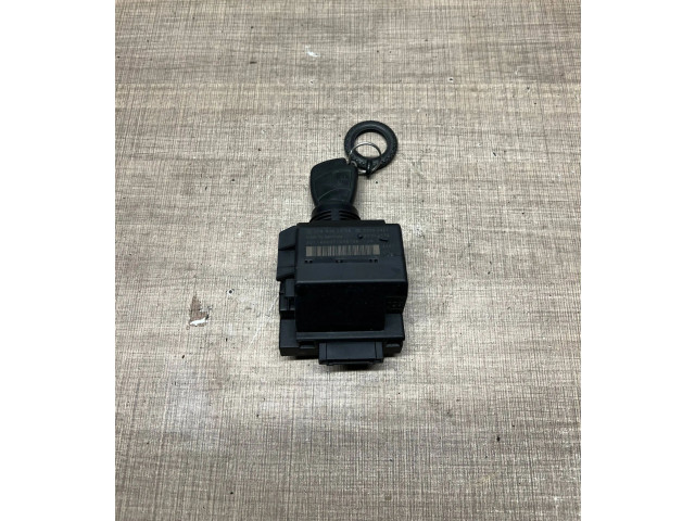 Řídící jednotka 2095452308, 3300242   Mercedes-Benz C W203 2004