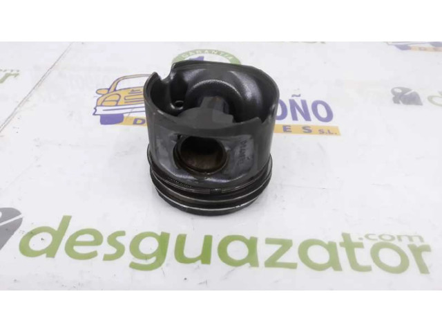 Píst 11257803033, 0840BB   BMW 7 E65 E66  pro naftový motor 2.0  