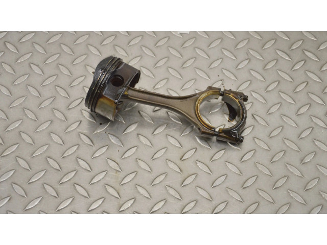 Píst 06EA   Audi A6 S6 C6 4F    AUK 