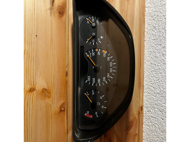 Přístrojová deska  Mercedes-Benz E W210 1995 2105401248, 84570134  