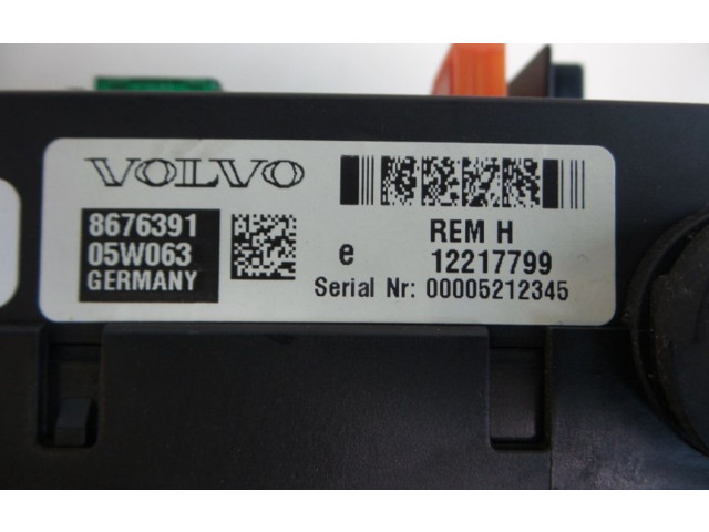   Pojistková skříňka 8676391, 8676391   Volvo V70 2005