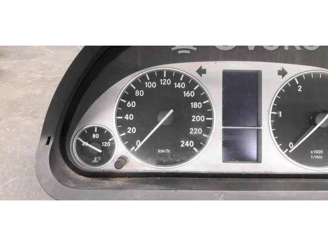 Přístrojová deska  Mercedes-Benz B W245 2008 a1694403911  
