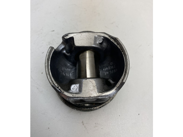 Píst 81L97A8   Volkswagen PASSAT B6  pro naftový motor 2.0  