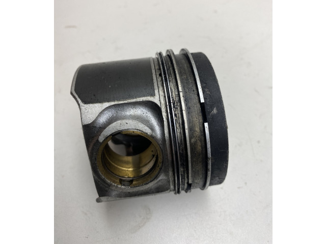 Píst 81L97A8   Volkswagen PASSAT B6  pro naftový motor 2.0  