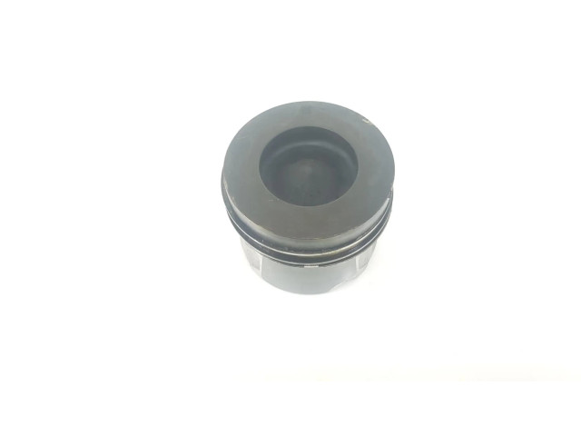Píst 11258580515   BMW 5 F10 F11   2.0  