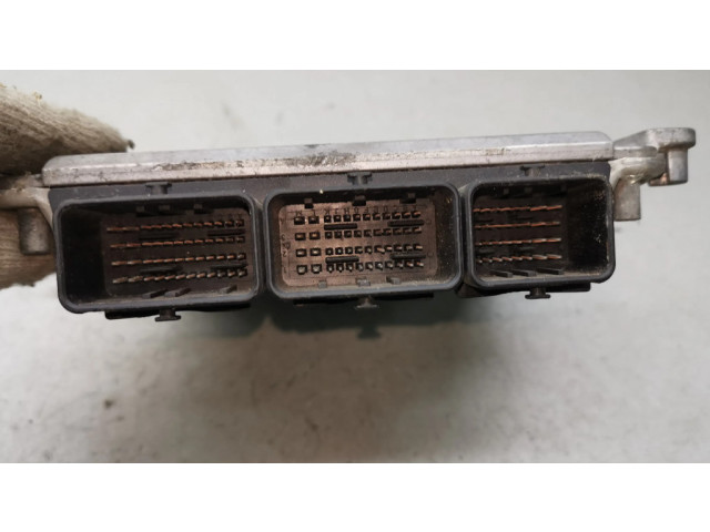 Řídící jednotka 0281010637, 8200211711   Renault Laguna II 2003
