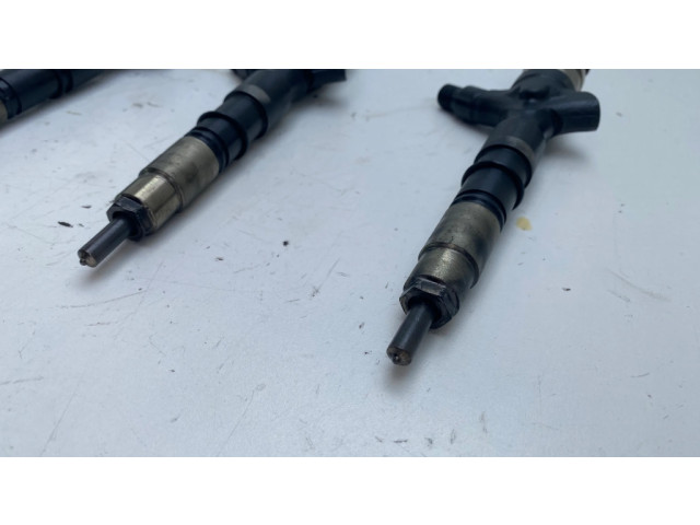 Комплект форсунок 2367030100    Toyota Hilux (AN10, AN20, AN30) для дизельного двигателя  2.5