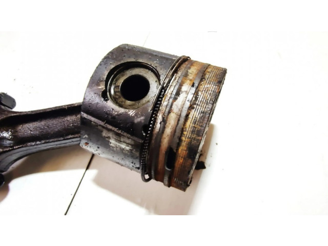 Píst    Peugeot 605  pro naftový motor 2.1  