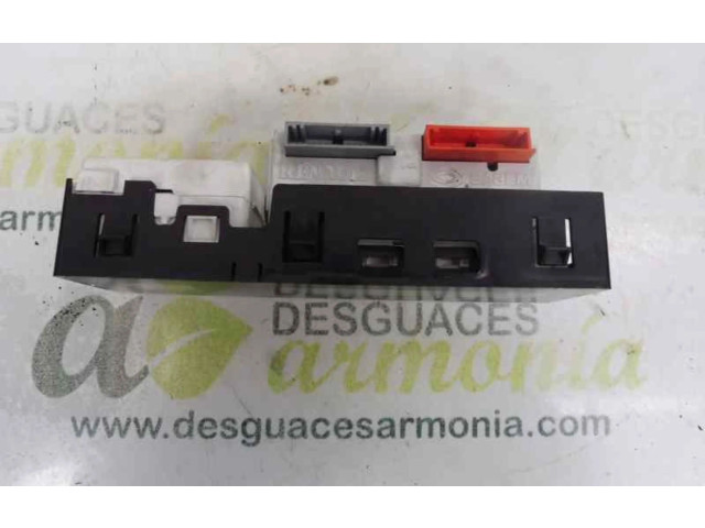 Дисплей    8200361582, 21656276-9   Renault Laguna II