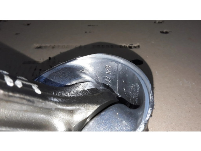 Píst 82L73, M081   Toyota Avensis T220  pro naftový motor 2.0  