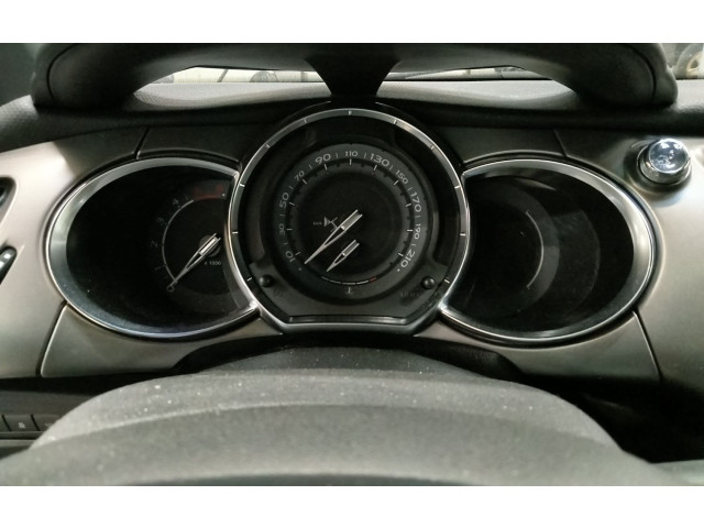 Přístrojová deska  Citroen DS3 2018 98041359XT  