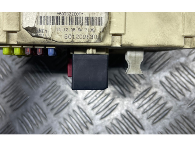 Блок предохранителей 51755127, 501209830   Fiat Stilo 2002