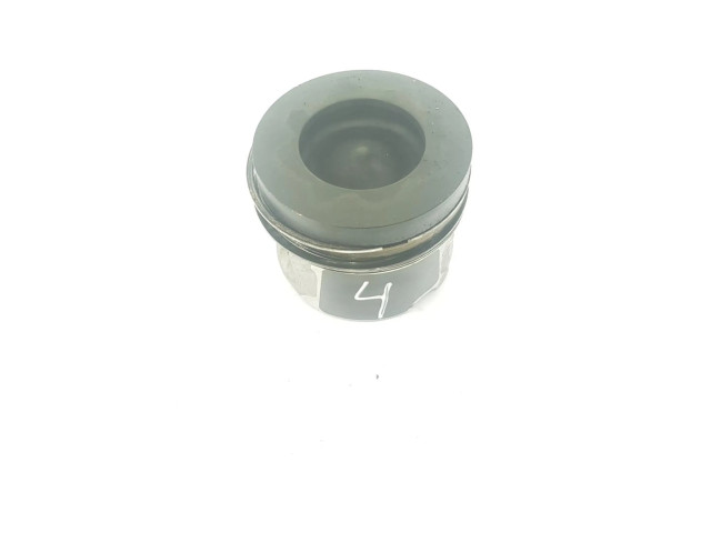 Píst 11258580515   BMW 5 F10 F11   2.0  