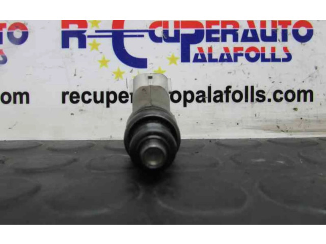 Форсунка MR988977    Mitsubishi Colt CZ3   