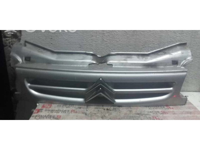 Передняя решётка Citroen Berlingo 1996-2002 года 9635603977      