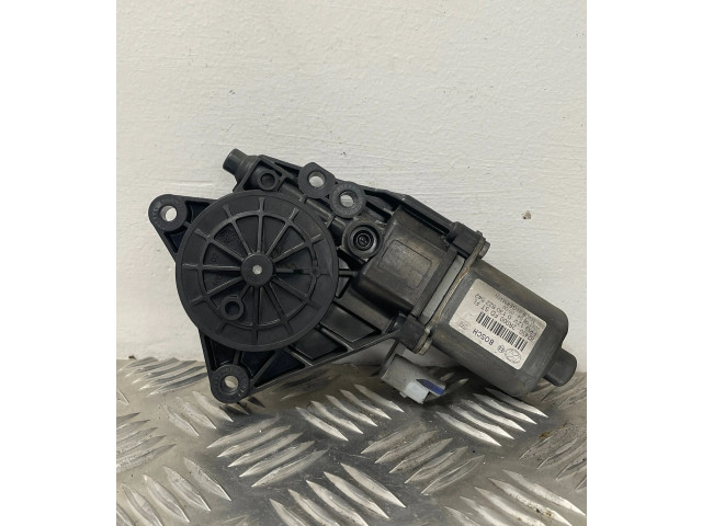 Передний двигатель механизма для подъема окон       Audi A4 S4 B5 8D  1999 - 2000 года   
