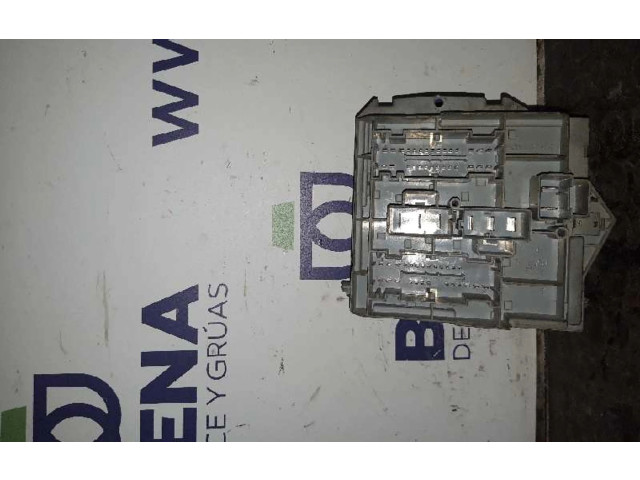 Блок предохранителей 46846109   Fiat Stilo    