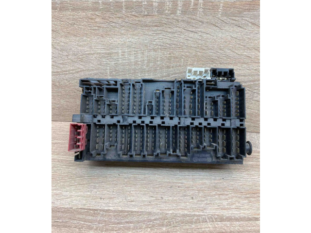 Блок предохранителей 357937039   Volkswagen Transporter - Caravelle T4    