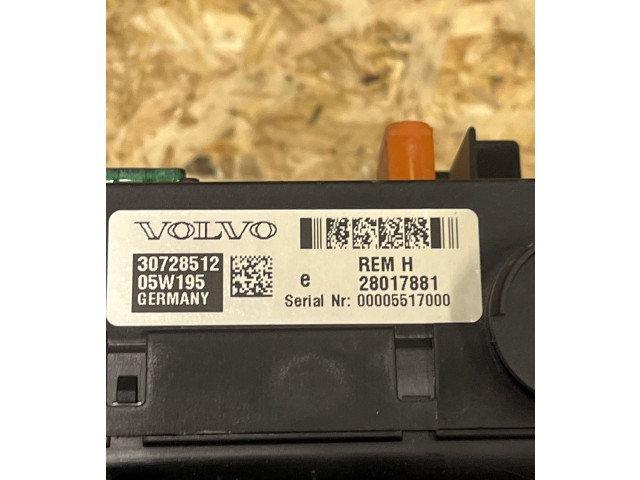   Pojistková skříňka 30728512, 05W195   Volvo S60 2007