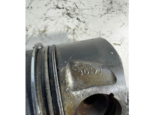 Píst 8340F   Mercedes-Benz ML W164    642.940 