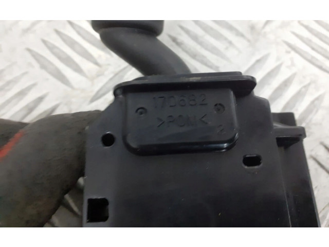 Ручка стеклоочистителей 17D682   Mazda 3 I