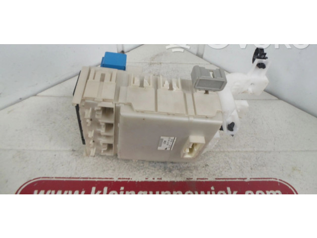   Pojistková skříňka 8273052700, 604191941   Toyota Yaris 2006