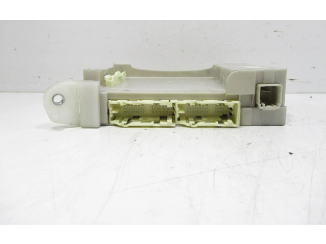 Блок предохранителей 8273060160   Toyota Land Cruiser (J120)    