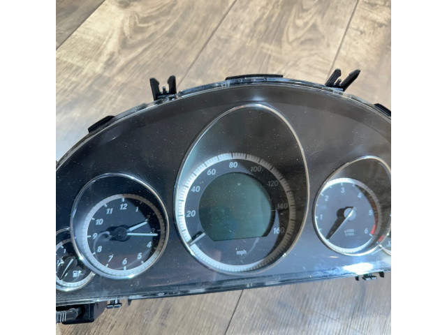 Přístrojová deska  Mercedes-Benz E W212 2011 A2129001610, A2049024202  