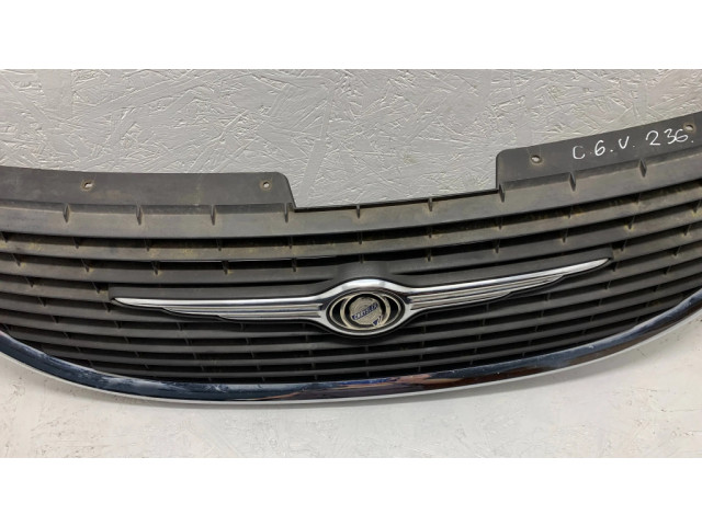 Передняя решётка Chrysler Grand Voyager IV 2001-2007 года 4857522aa      