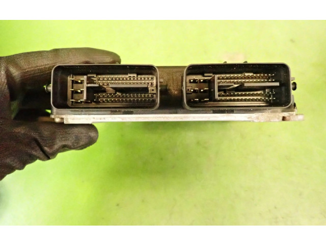 Блок управления двигателем ECU       Mitsubishi Colt