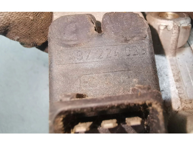 Vstřikovací lišta 0438121011, 026133353   Audi 80 90 B3     