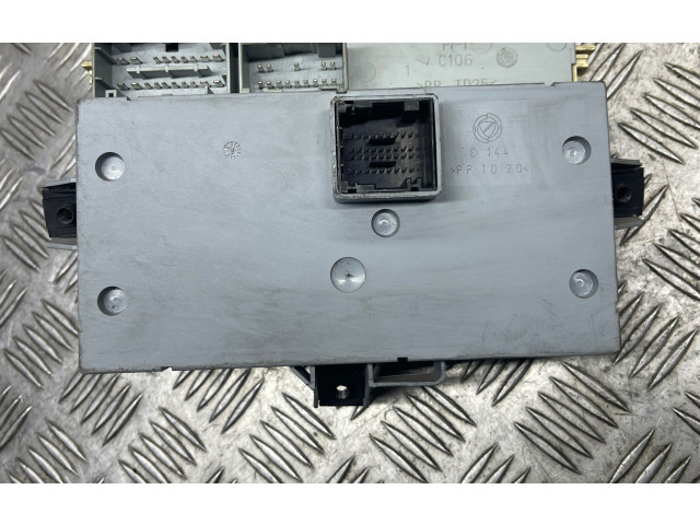 Блок предохранителей 51755127, 501209830   Fiat Stilo 2002