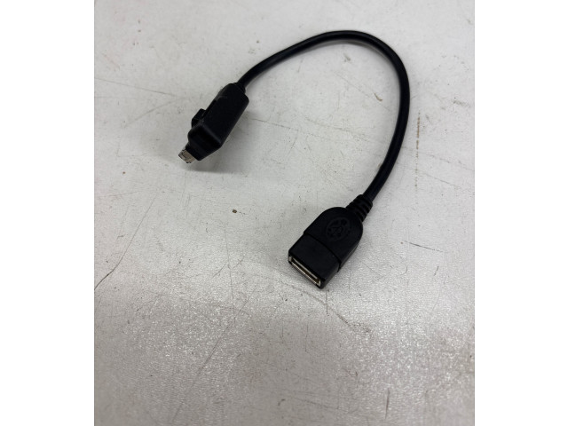 Pojistková skříňka Разъем iPod 4F0051510AB   Audi A3 S3 8V 2017