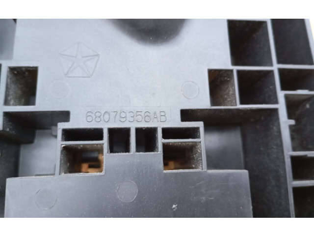 Блок предохранителей  P68143318AE, 68143318AE   Fiat Freemont    