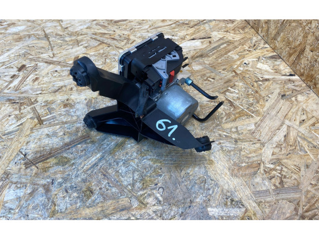 Jednotka ABS 5A7F7F4   BMW 1 F40 2019