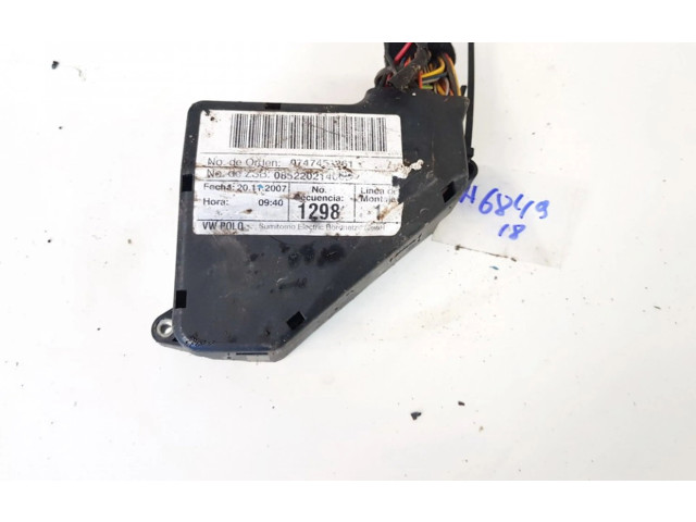 Блок предохранителей  0747451361, 1298   Volkswagen Polo IV 9N3    