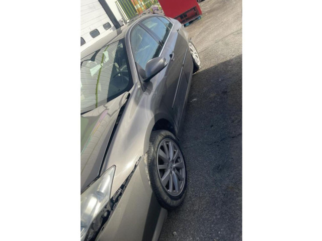   Pojistková skříňka    Renault Laguna III 2010