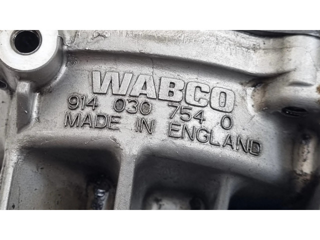 Масляный насос   7798014, 9140307540  BMW X3 E83 2.0