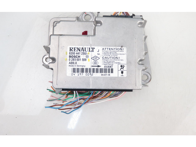 Блок подушек безопасности 0285001509, 8200441250   Renault Modus