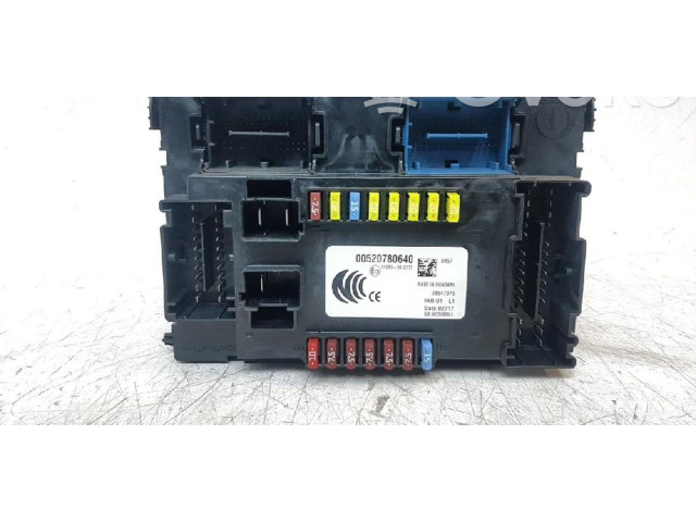 Блок предохранителей 520780640   Jeep Renegade    
