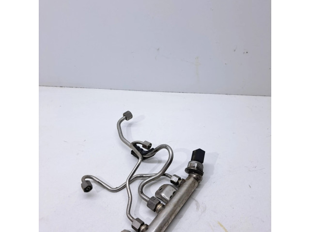 Vstřikovací lišta 13537547599, 7547599   BMW 5 F10 F11  pro benzínový motor 4.4  