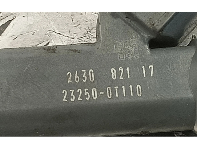 Vstřikovač 232500T110   Toyota Prius (XW50)    2ZR 
