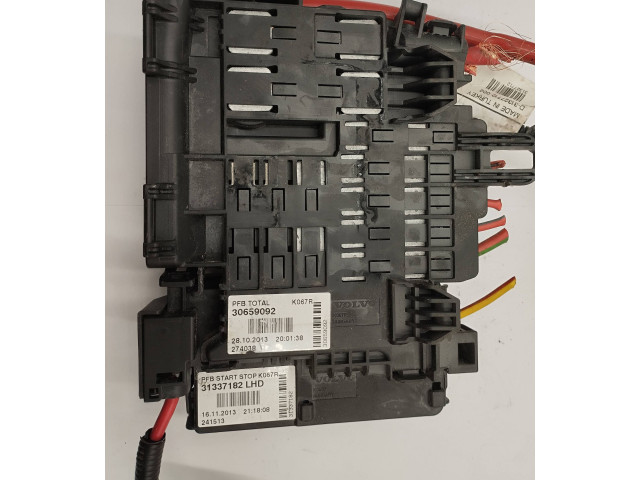   Pojistková skříňka 30659092, 31337182   Volvo V60 2011