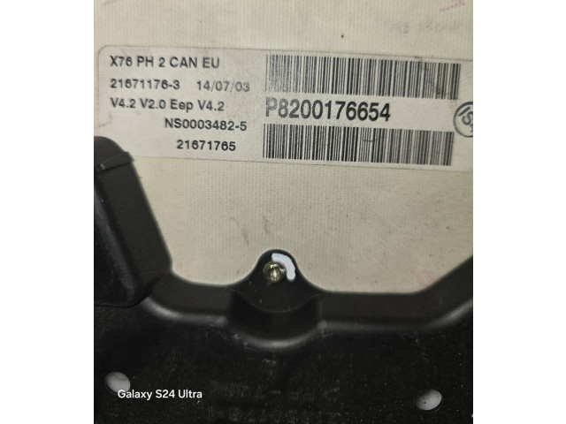 Přístrojová deska  Renault Kangoo I 2005 P8200176654, NS00034825  