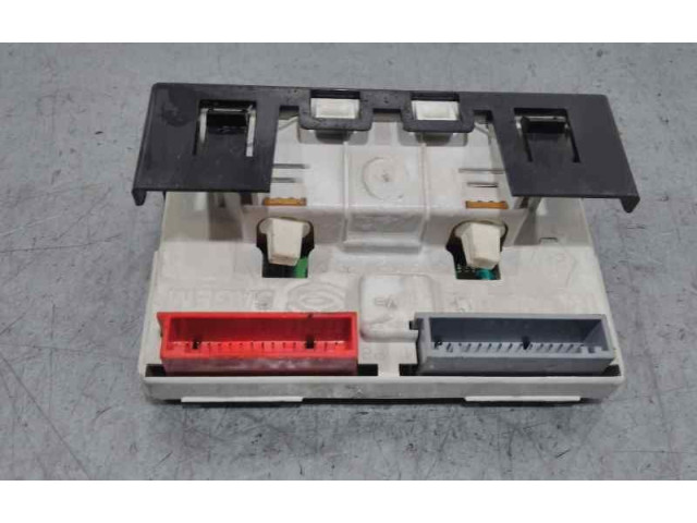 Дисплей    8200028364A   Renault Scenic I