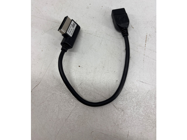 Pojistková skříňka Разъем iPod 4F0051510AB   Audi A3 S3 8V 2017